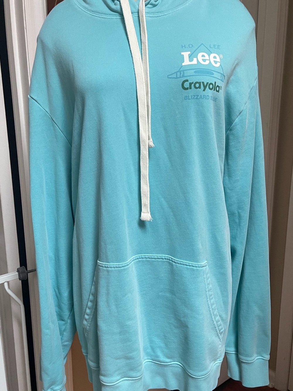 Lee Crayola Blizzard Blue Graphic Logo Sweatshirt (Retired Color) NWOT